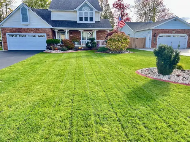 Seasonal Lawncare — Elma